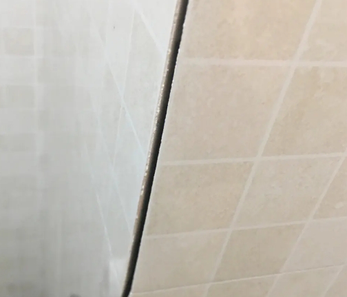 皋兰瓷砖空鼓维修公司分享阳台瓷砖脱落的修复过程可以分为以下几个步骤